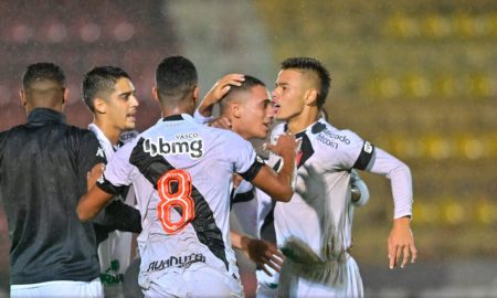 Crias do Vasco comemoram vitória em estreia pela Copinha: 'Equipe está muito forte', diz Roger