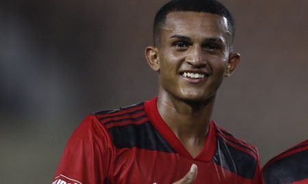 Flamengo recusa proposta de empréstimo do Barcelona pelo lateral-direito Wesley