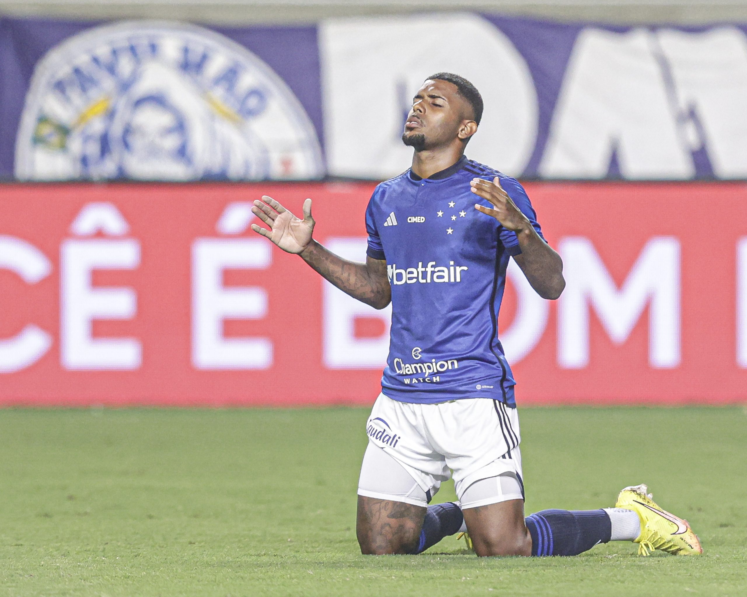 Cruzeiro pode acertar a contratação do lateral Wesley Gasolina