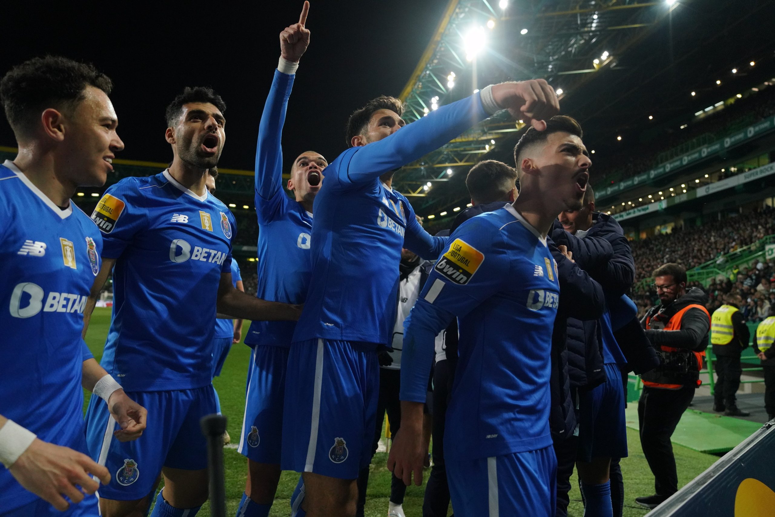 Jogadores do Porto comemoram vitória sobre Sporting