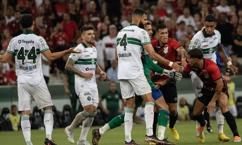 Coritiba domina o Athletico e vence o clássico Athletiba no Couto