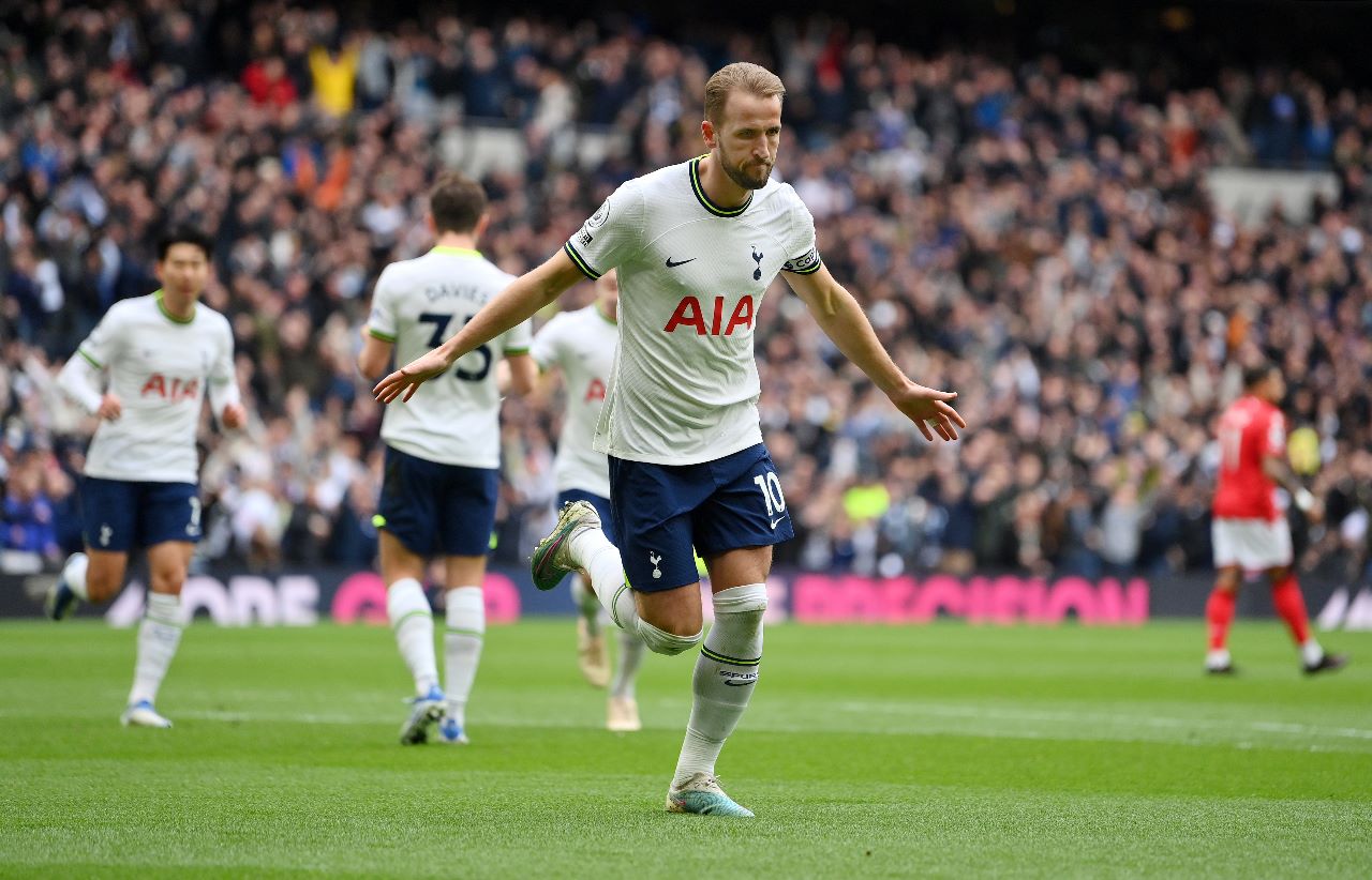 Com Kane decisivo, Tottenham bate o Nottingham Forest