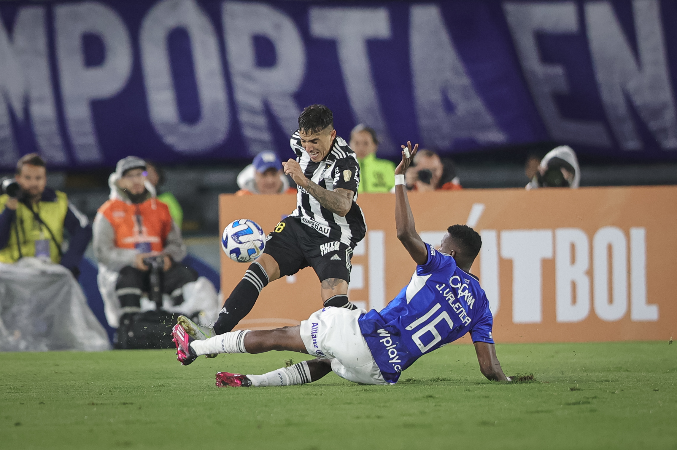 Atlético (MG) encara hoje o Millonarios (COL) pelo jogo de ida da