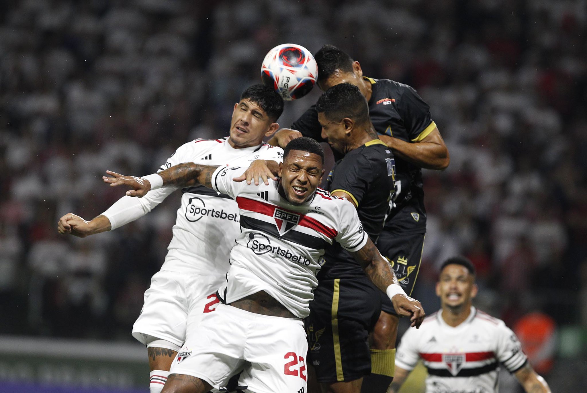 São Paulo vira piada após eliminação para o Água Santa no