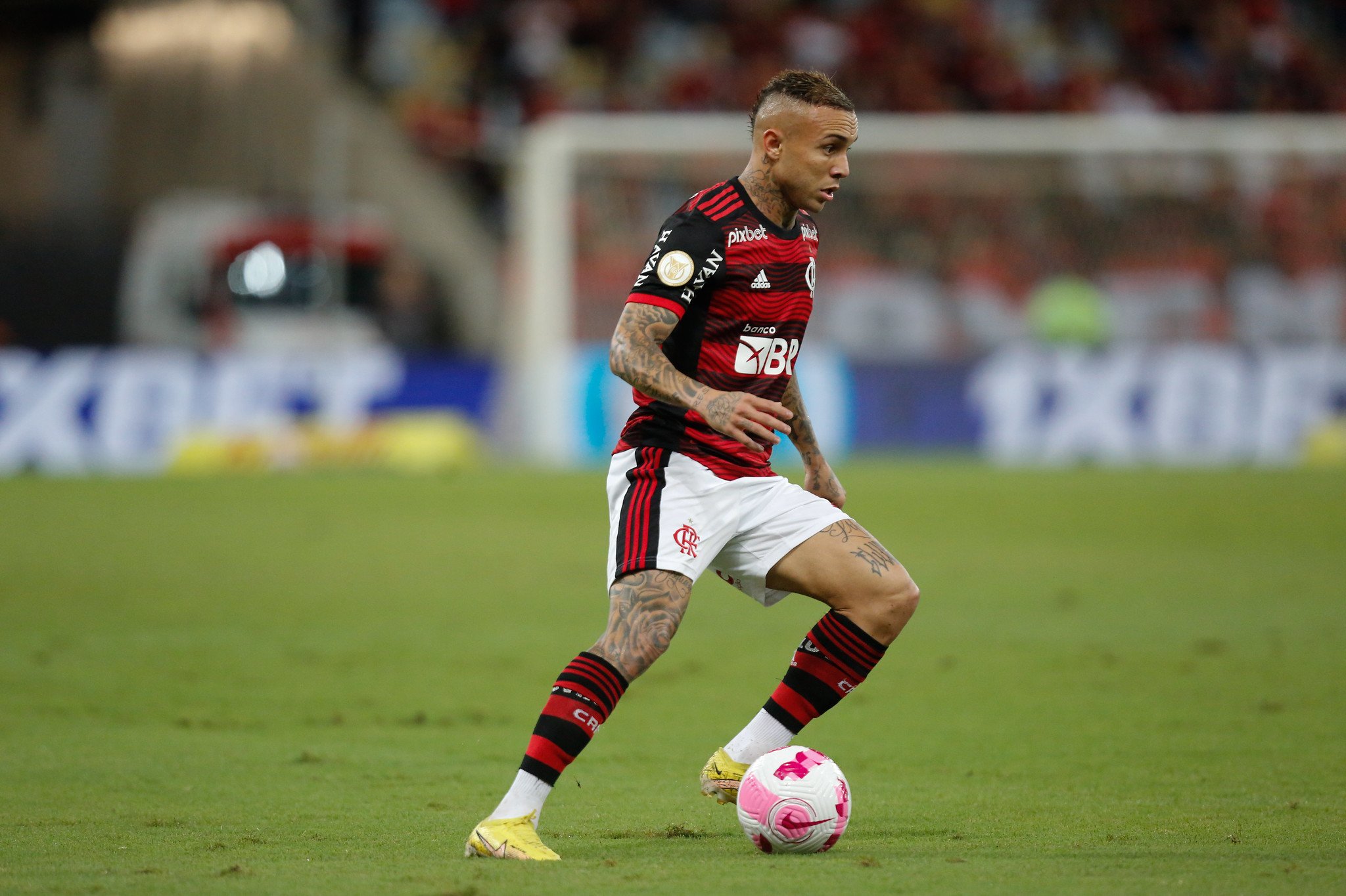 Atuações ENM: Santos defende pênalti, Cebolinha entra bem e David Luiz joga mal em derrota do Flamengo para o Vasco; veja notas