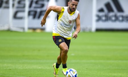 Everton Ribeiro deve voltar ao time titular do Flamengo e projeta decisão do Carioca