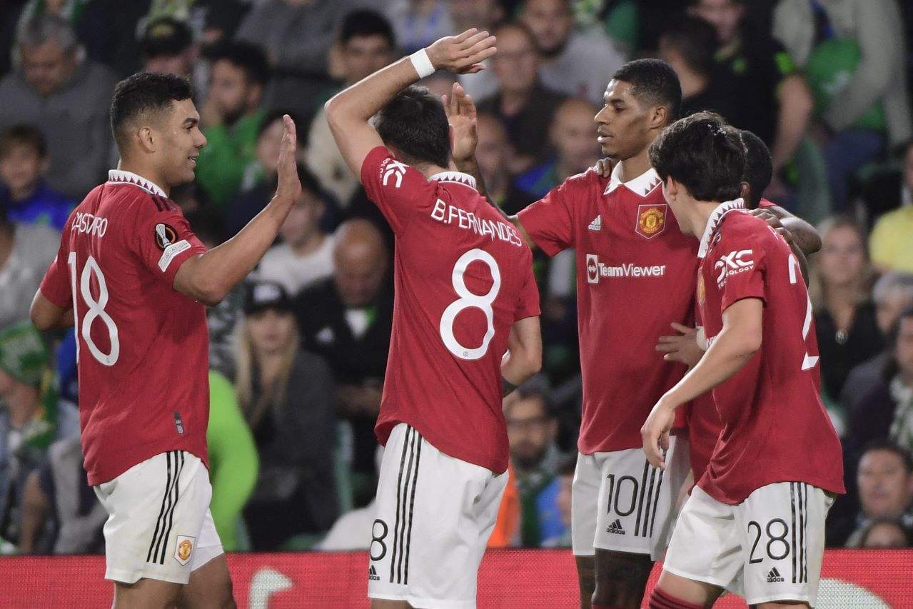 Marcus Rashford comemora o gol da vitória simples do Manchester United sobre o Real Betis