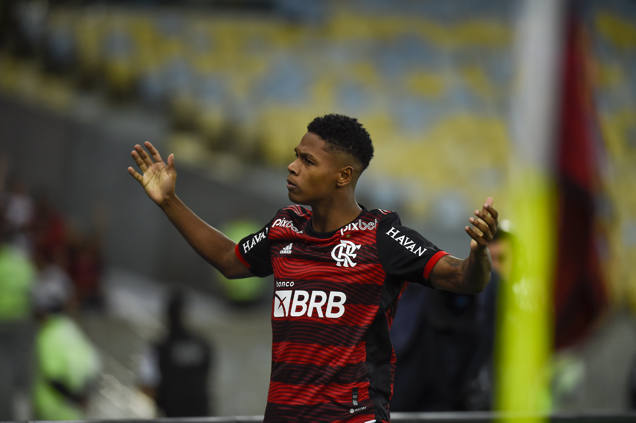 Matheus França, do Flamengo, credita boa atuação contra o Vasco a Vítor Pereira