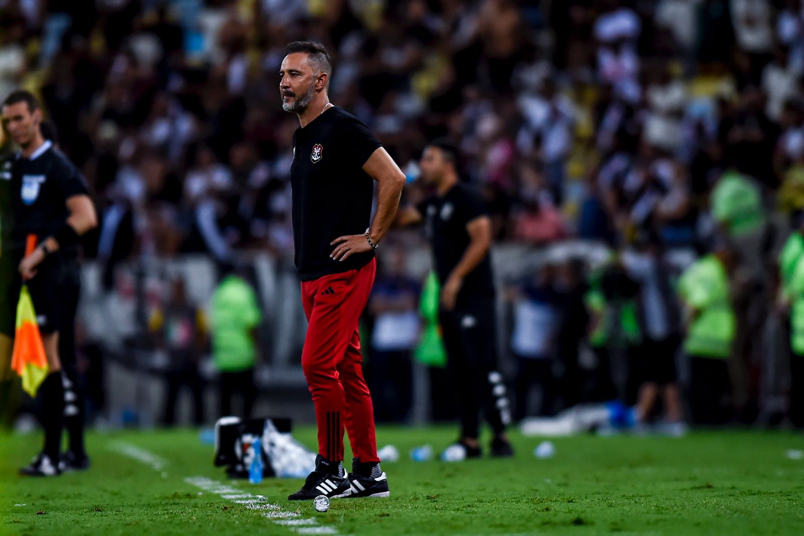 Vítor Pereira garante que Flamengo não jogará com o regulamento no duelo de volta: ‘Vamos entrar para pressionar o Vasco’