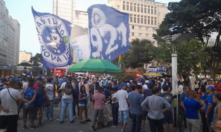 Torcedores do Cruzeiro manifestam por retorno ao Mineirão e CPI da Minas Arena
