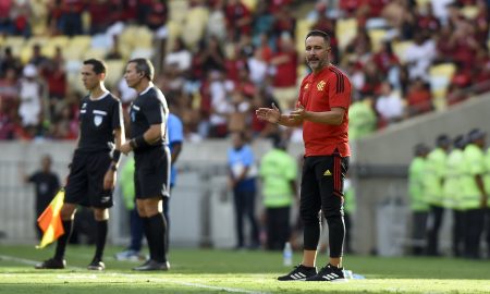 Vítor Pereira analisa derrota do Flamengo, explica substituições e fala sobre novo fracasso: 'Difícil explicar'