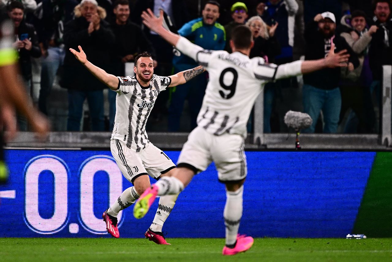 Juventus vence Sporting e leva vantagem para jogo de volta