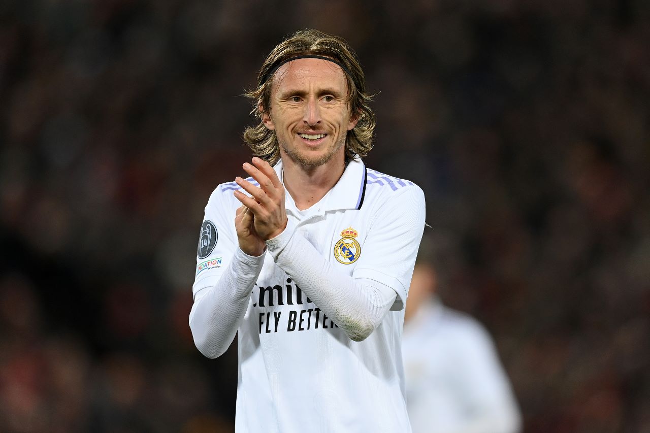 Modric acerta renovação de contrato com Real Madrid