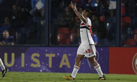 Erison - Atacante do São Paulo comemorando um dos gols na vitória por 2 a 0 sobre o Tigres pela Copa Sul-Americana 2023 - Crédito: Rubens Chiri/Saopaulofc.net