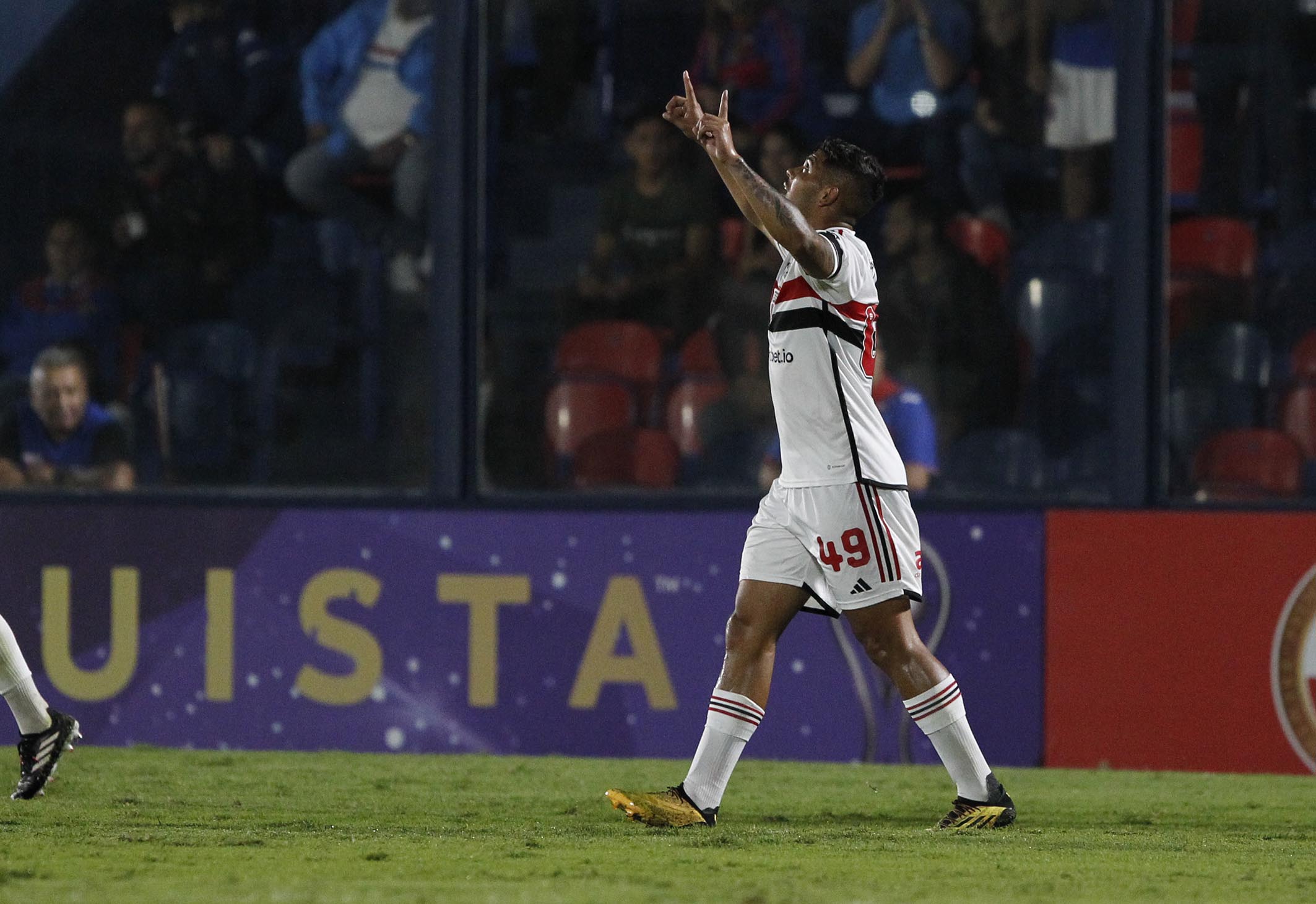 Erison - Atacante do São Paulo comemorando um dos gols na vitória por 2 a 0 sobre o Tigres pela Copa Sul-Americana 2023 - Crédito: Rubens Chiri/Saopaulofc.net