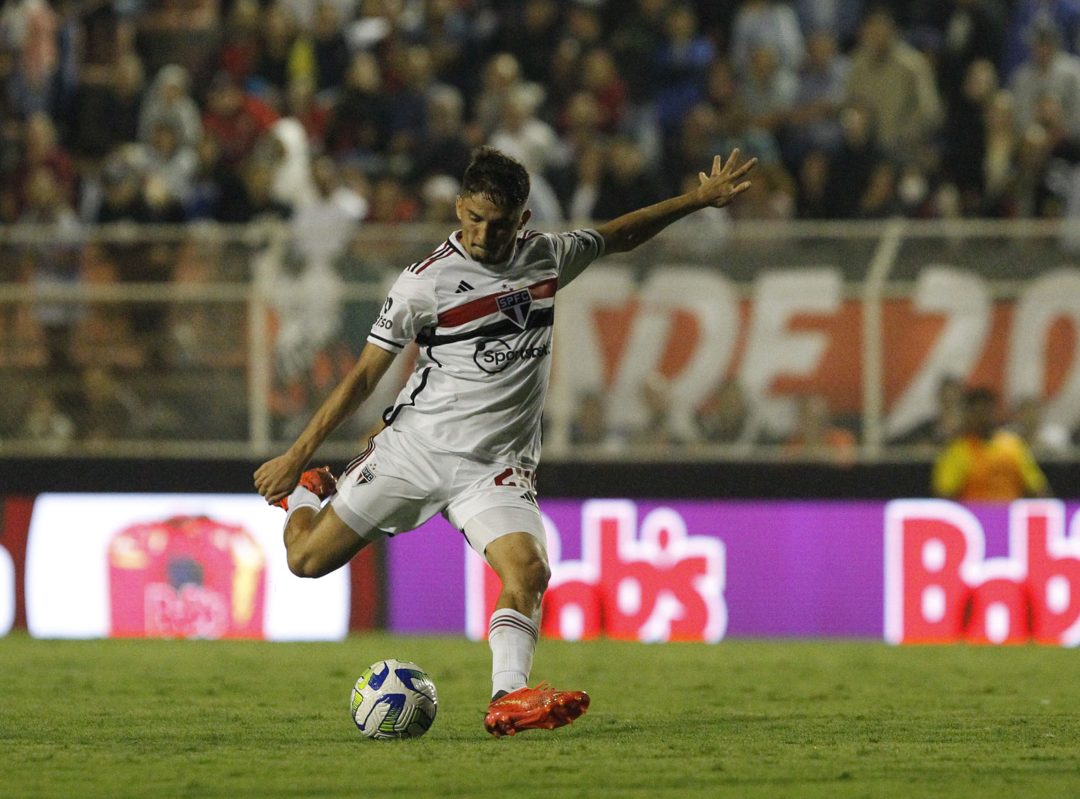 Pablo Maia assina novo contrato e amplia vínculo com São Paulo até o fim de  2027