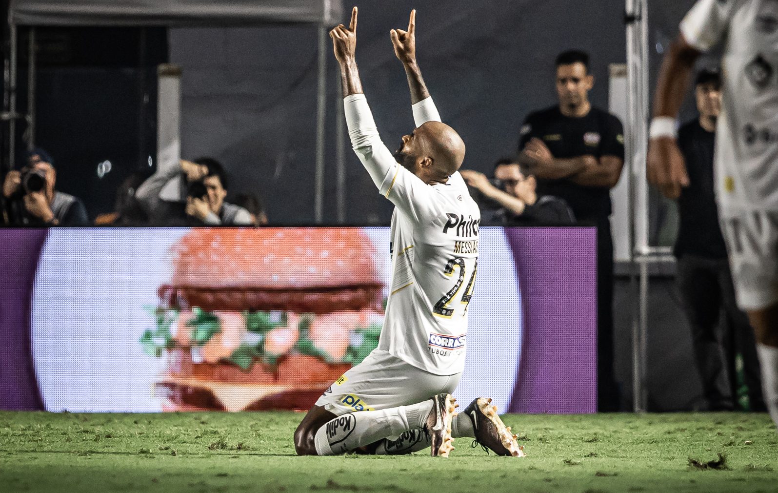 Messias comemora classificação na Copa do Brasil e primeiro gol pelo Santos