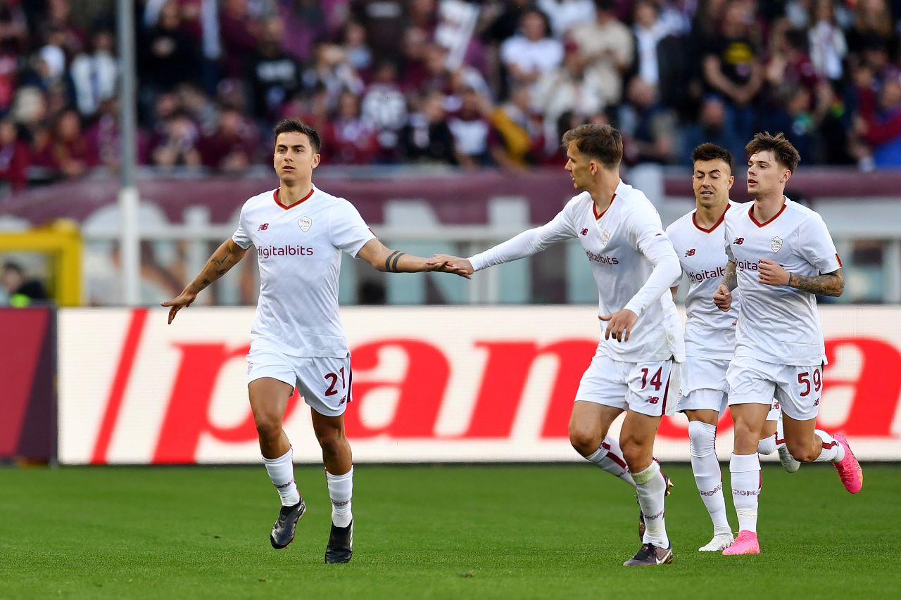 Roma vence com gol de Dybala entra no G4 do Italiano