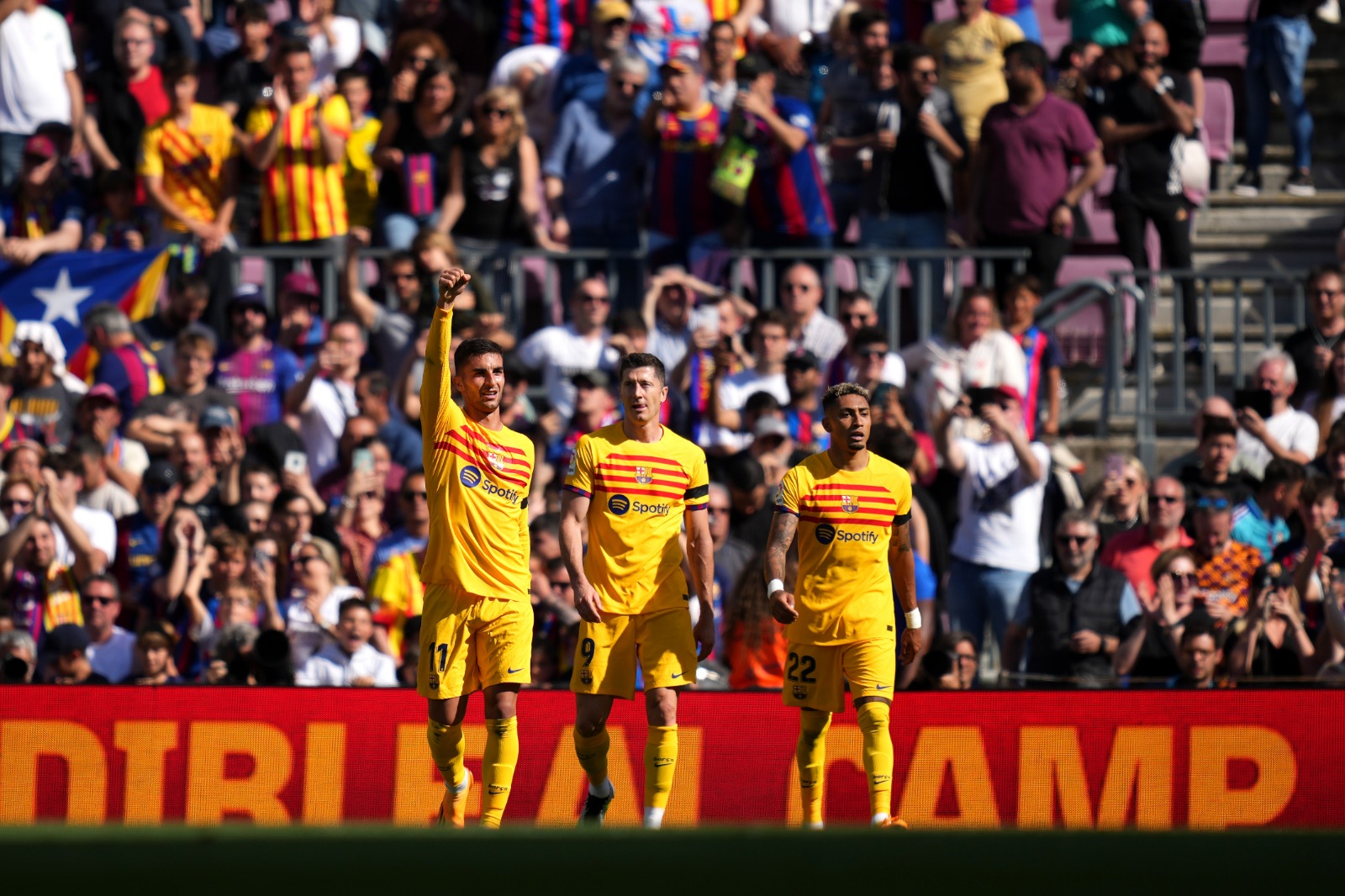 Barcelona bate Atlético de Madrid e segue rumo ao título espanhol