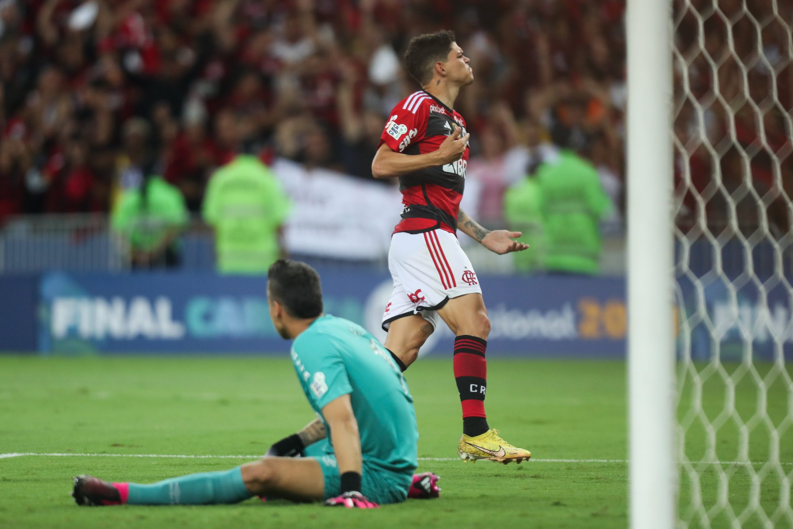 Atuações ENM: Ayrton Lucas e Pedro garantem vitória do Flamengo sobre o Fluminense; veja as notas