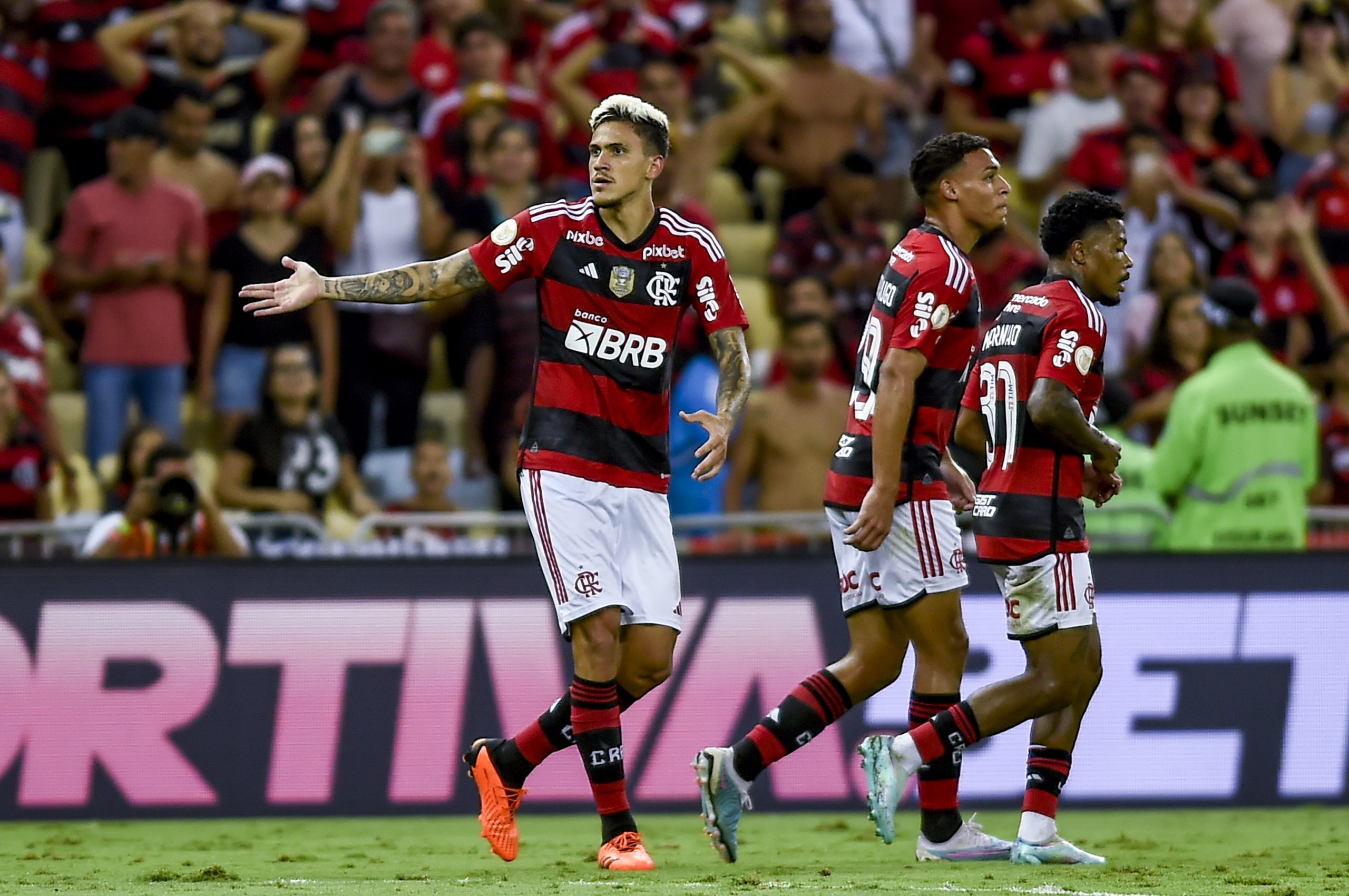 Pedro não esconde incômodo com reserva em vitória do Flamengo: ‘Respeito, mas não concordei’