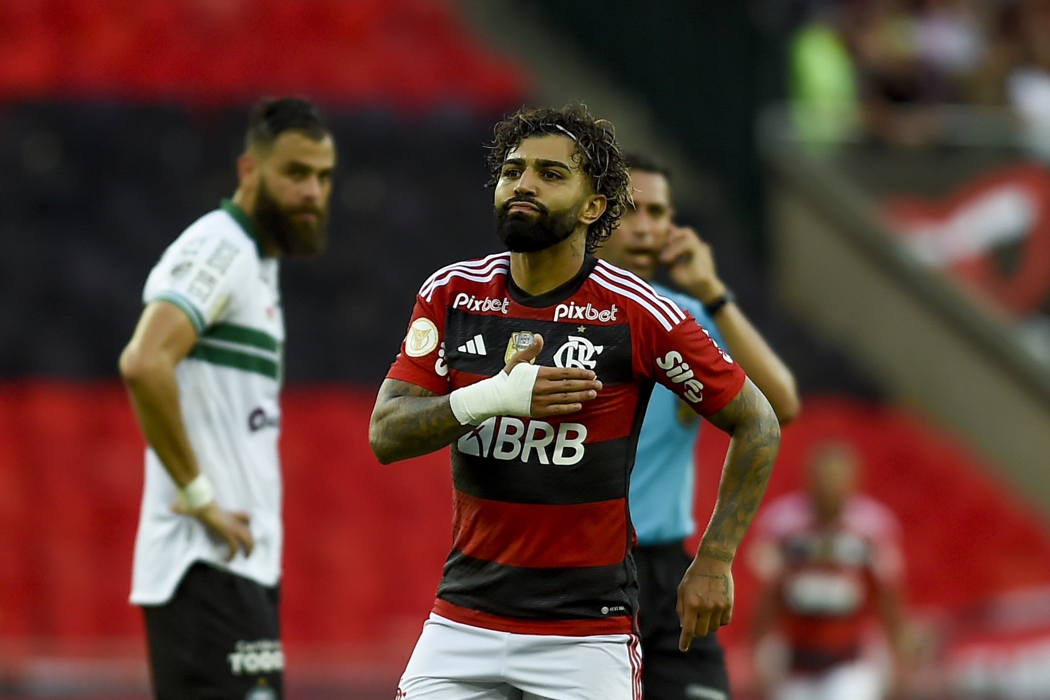 Gabigol encerra jejum de gols e se torna o décimo maior artilheiro da história do Flamengo