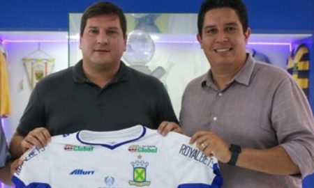 Marco Gama (D), executivo de futebol do Santo André