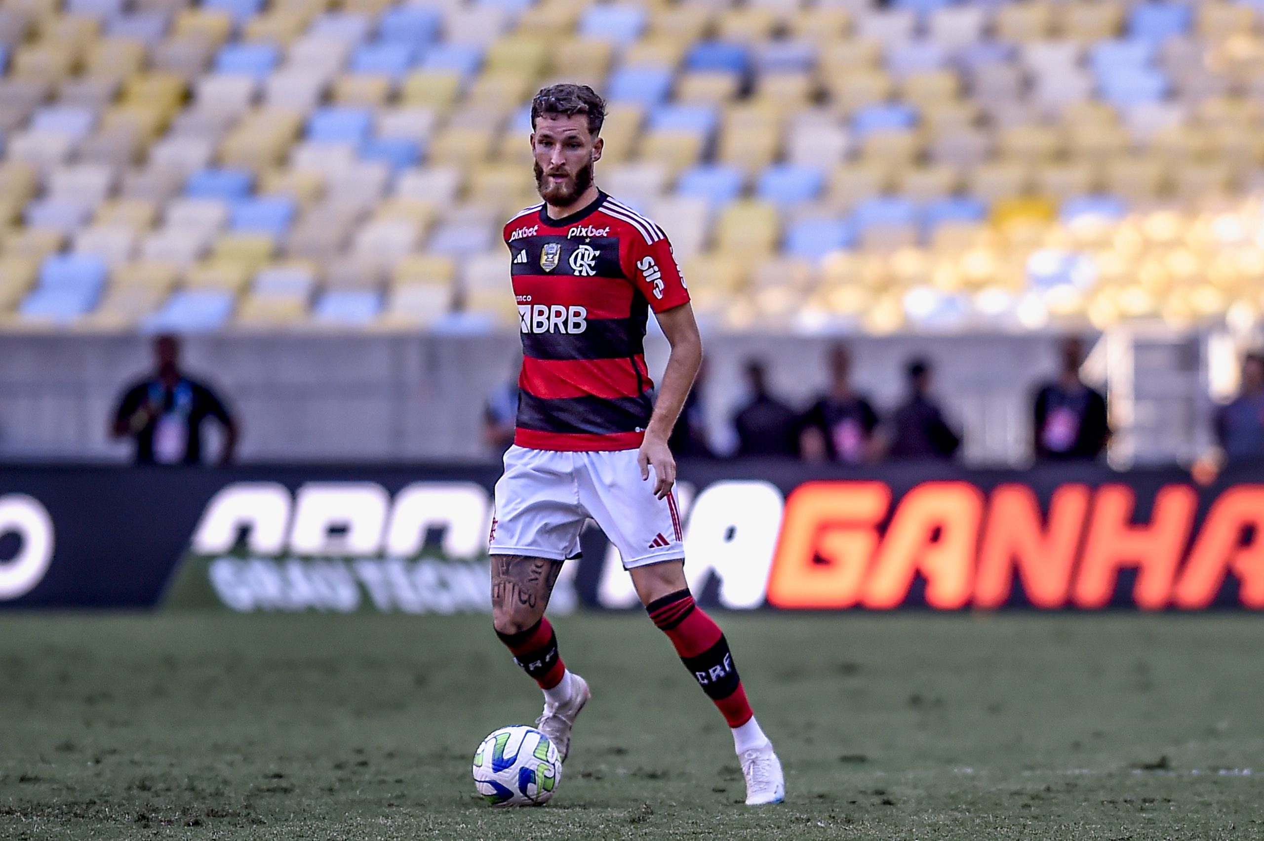 Léo Pereira critica sistema defensivo do Flamengo por lances de bola parada: ‘Não podemos tomar gol toda hora de lateral’