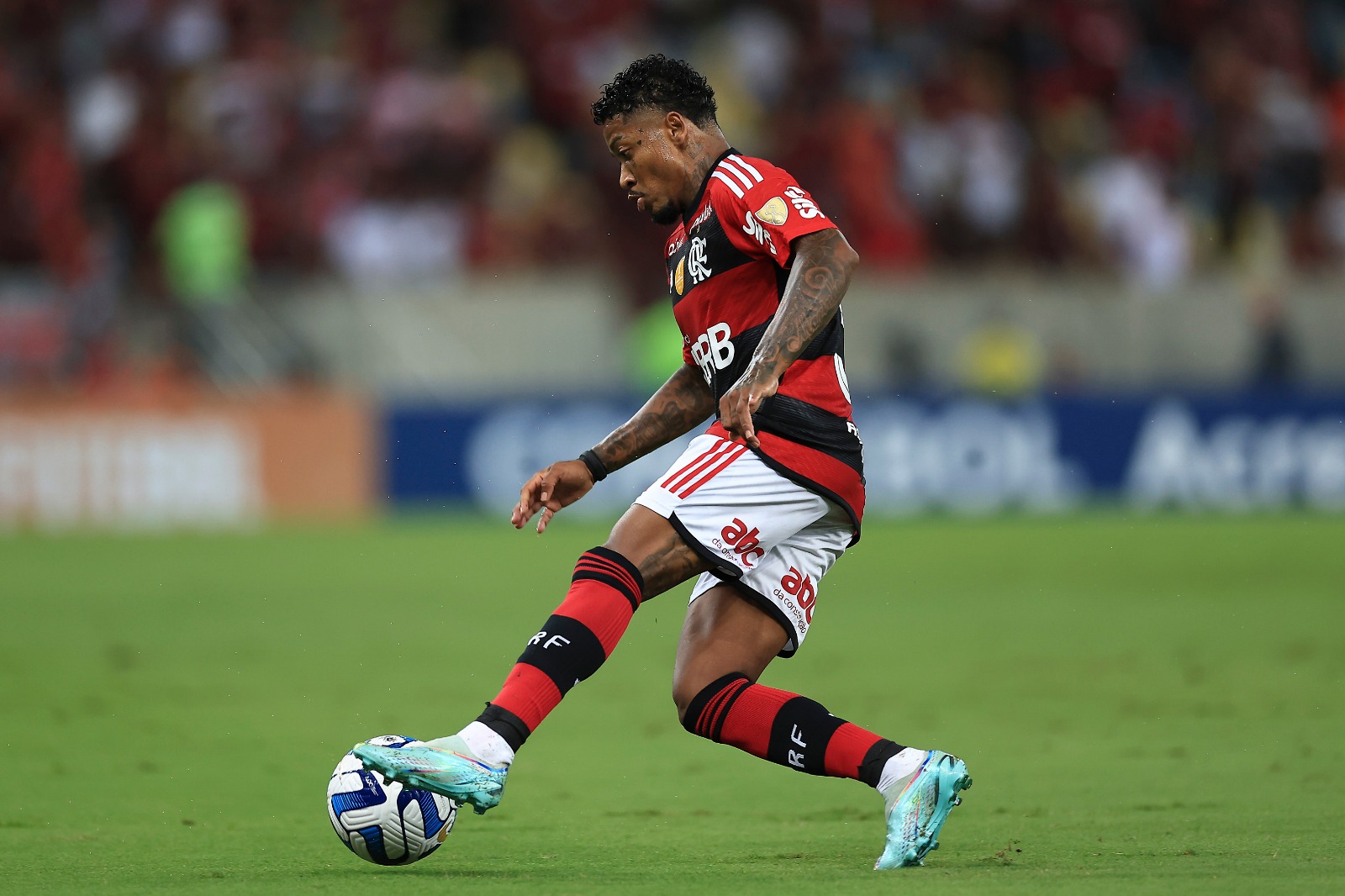 ‘Não sou nenhum craque, mas sou um cara dedicado’, diz Marinho após boa atuação pelo Flamengo na Libertadores