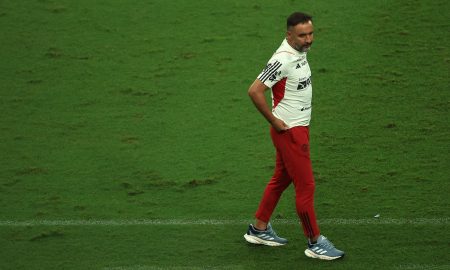 Vítor Pereira lamenta atuação do Flamengo na final do Carioca e descarta saída: ‘O clube que define’