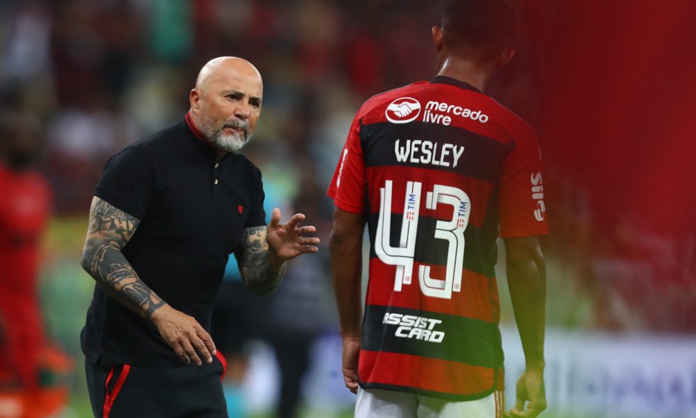 Os jogadores devem continuar apoiando Sampaoli? O que Wesley disse