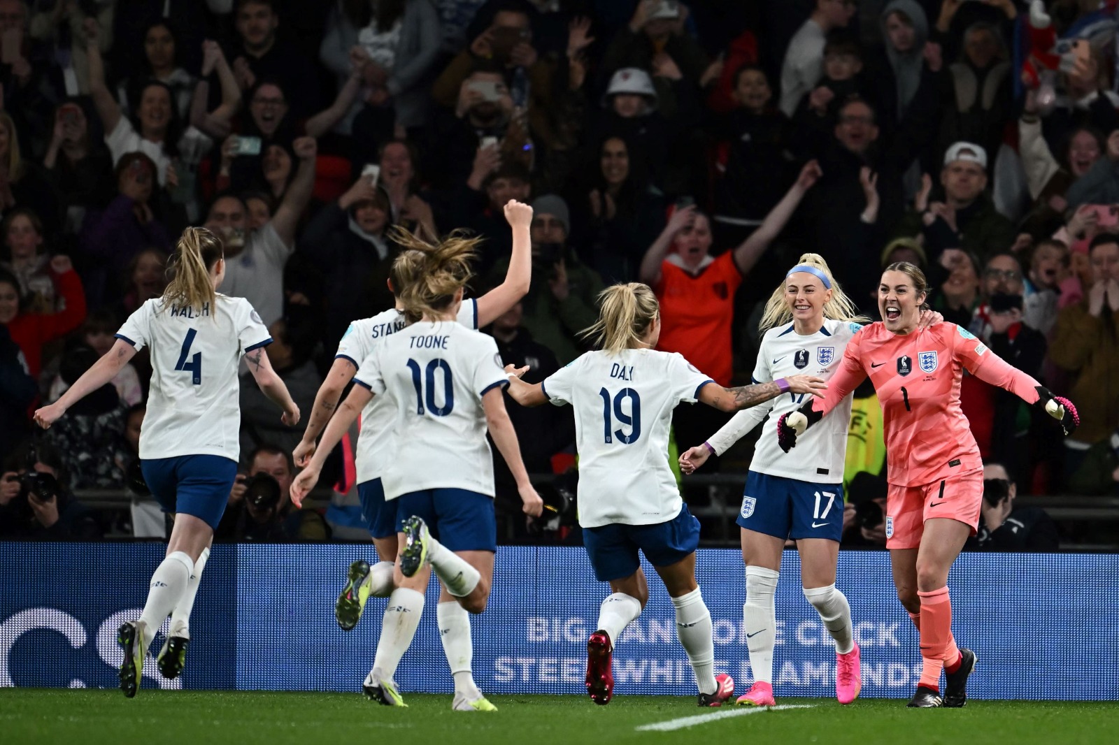 Após uma partida equilibrada, a Inglaterra venceu o Brasil nos pênaltis, por 4 a 2, no estádio de Wembley, em Londres, nesta quinta-feira (6) e foi campeã da Finalíssima de 2023