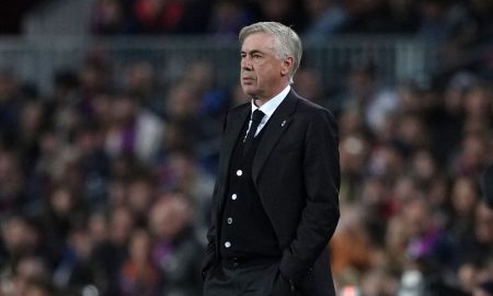 Ancelotti critica ataques racistas contra Vinícius Júnior e reitera futuro no Real Madrid