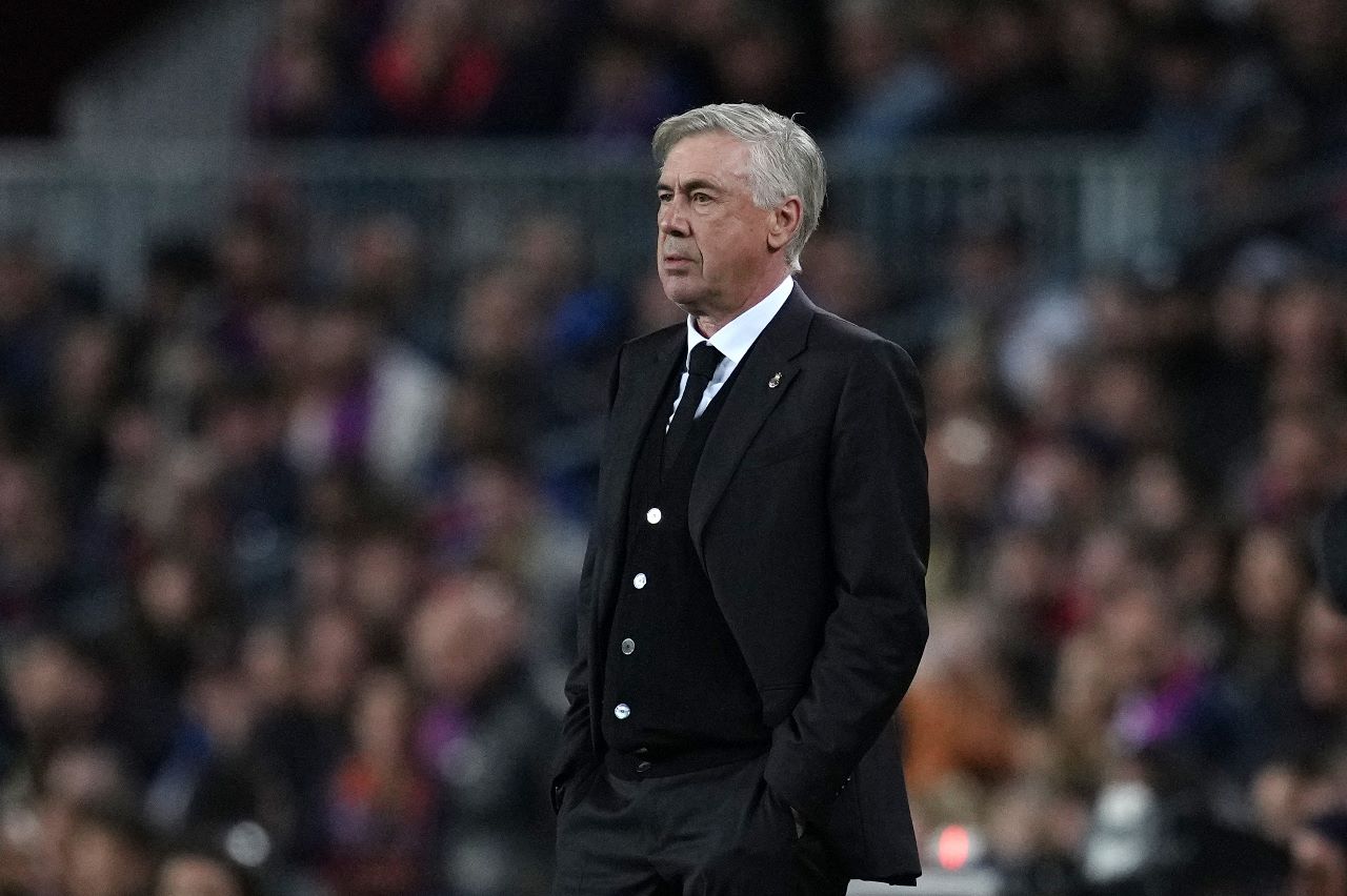 Ancelotti critica ataques racistas contra Vinícius Júnior e reitera futuro no Real Madrid