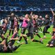 Jogadores do Milan comemoram classificação após empate com Napoli