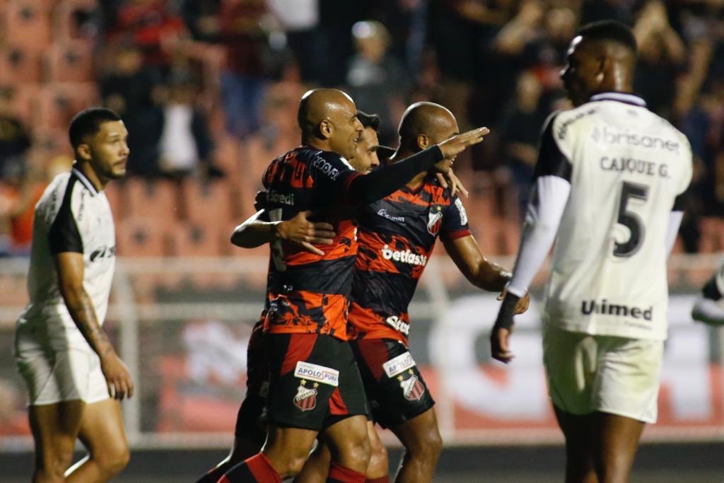 Ituano sofre, mas encontra 'gol do alívio' no final e vence o Ceará na estreia da Série B