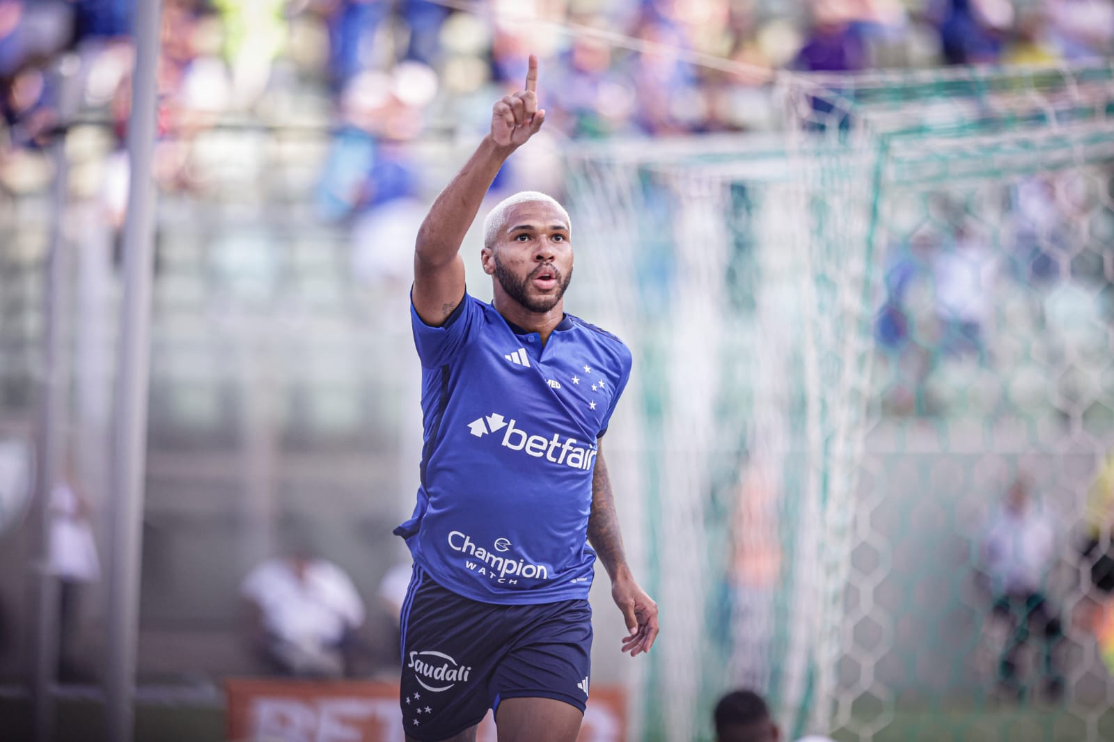 Cruzeiro e Palmeiras avançam em negociação do atacante Wesley