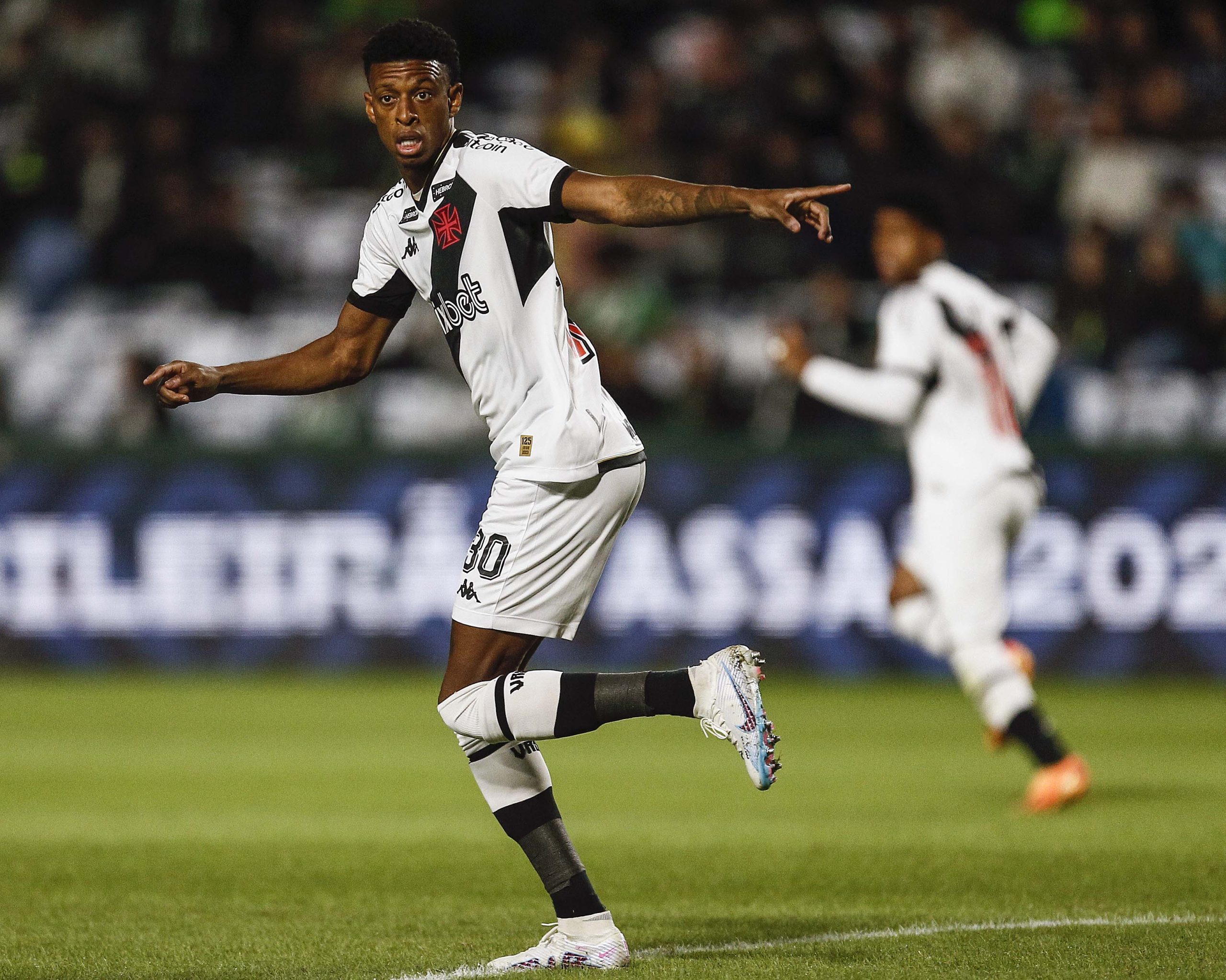 Robson em jogo contra o Coritiba pelo Brasileirão