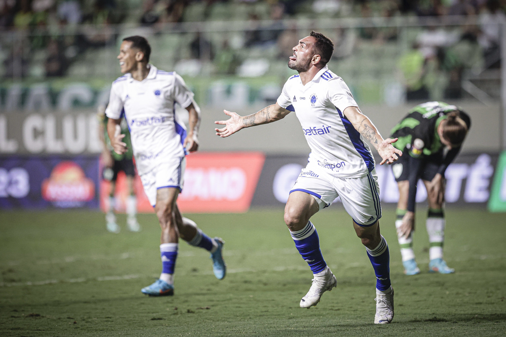 Gilberto iguala BR9 na artilharia do Cruzeiro