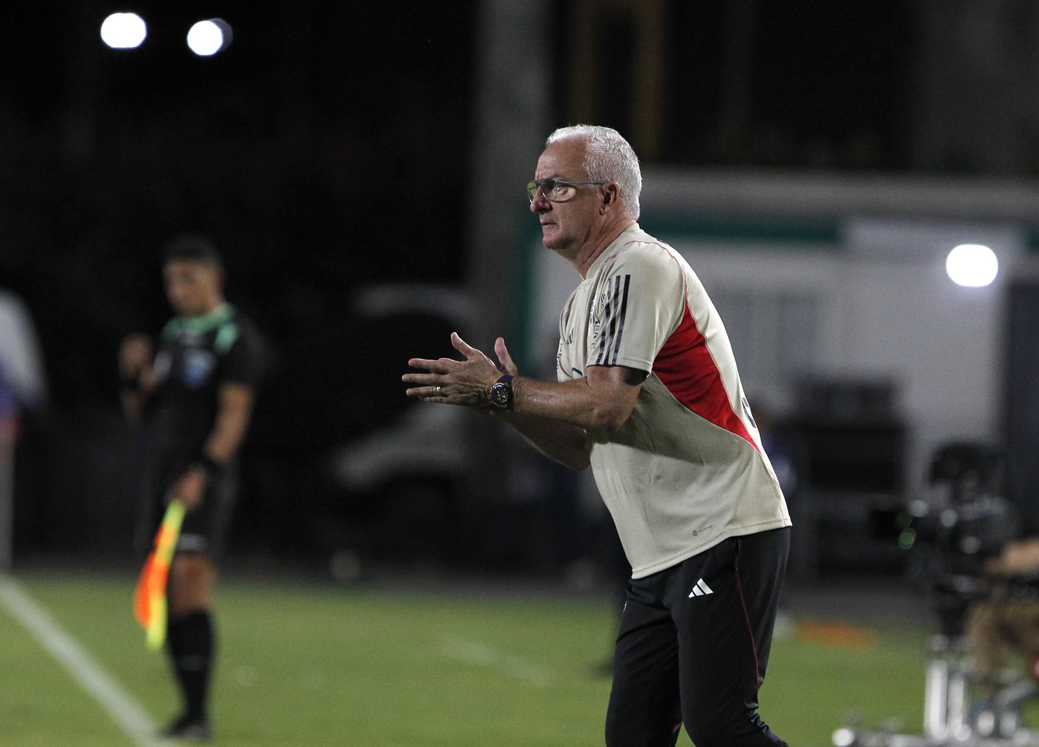 Dorival elogia entrega do time do São Paulo, mas pede calma: 'pés no chão'