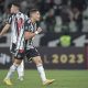 Paulinho comemora gol na Libertadores