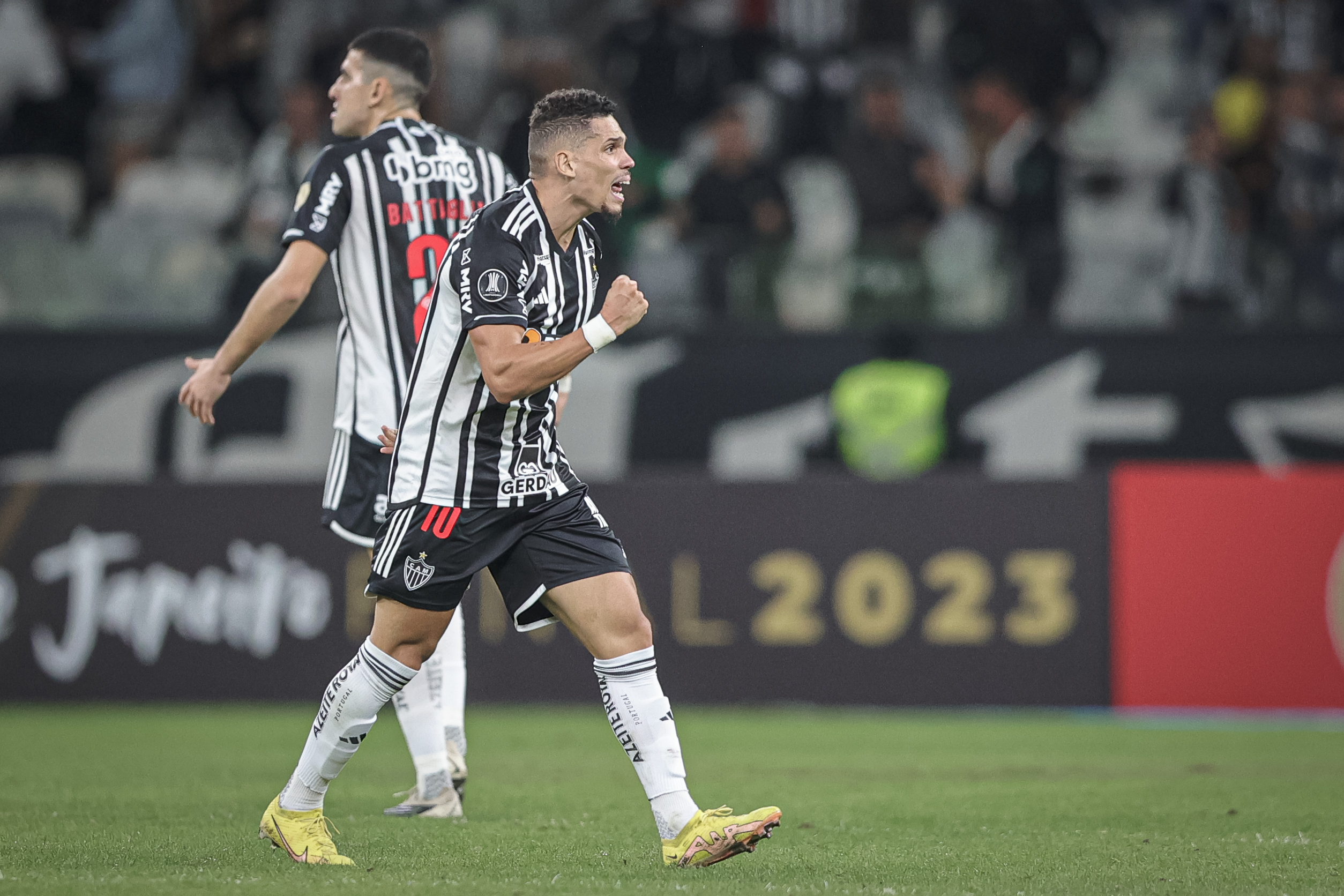 Paulinho comemora gol na Libertadores