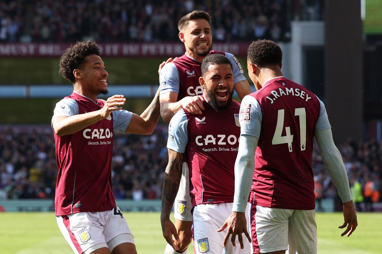 Aston Villa vence Tottenham pela Premier League