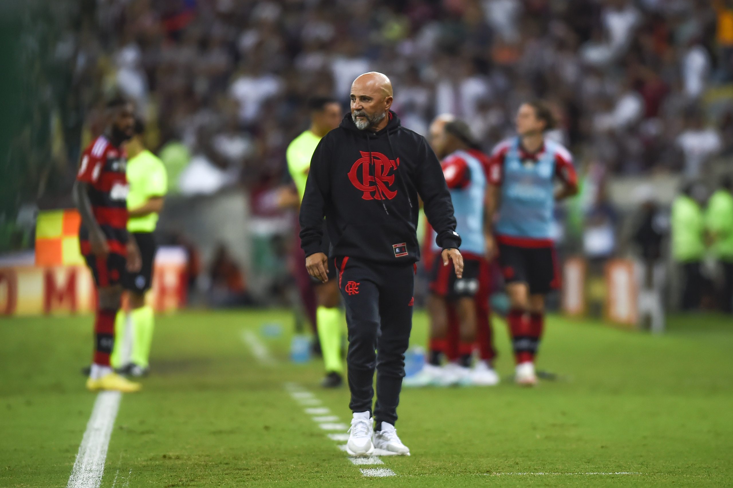 Mesmo com um a menos, Fluminense segura empate com o Flamengo