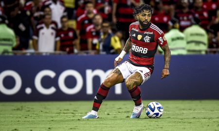 Flamengo enfrenta o Bahia para tentar figurar na metade de cima da tabela do Brasileirão