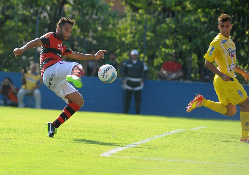 Ibson, ex-Flamengo, afirma que seria titular no time atual: ‘Com o pé nas costas’