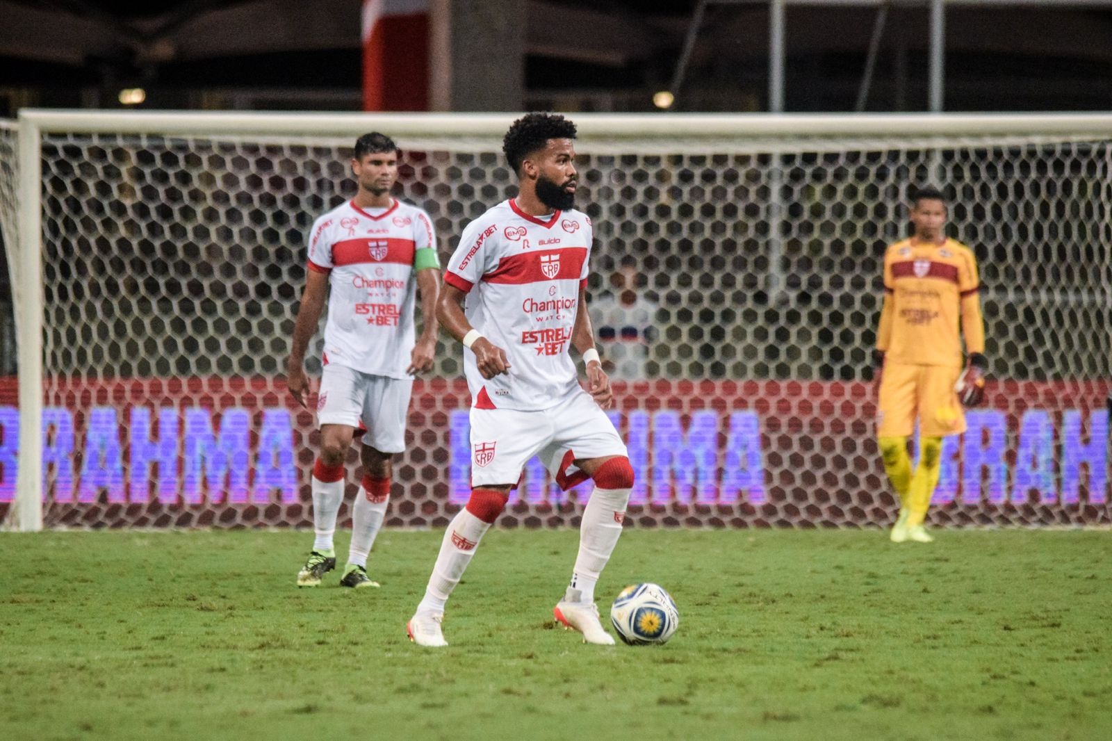 Lucas Falcão, volante do CRB