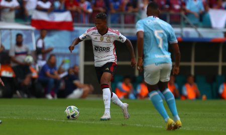 Flamengo informa condição física de atletas substituídos por lesão no intervalo da vitória sobre o Bahia