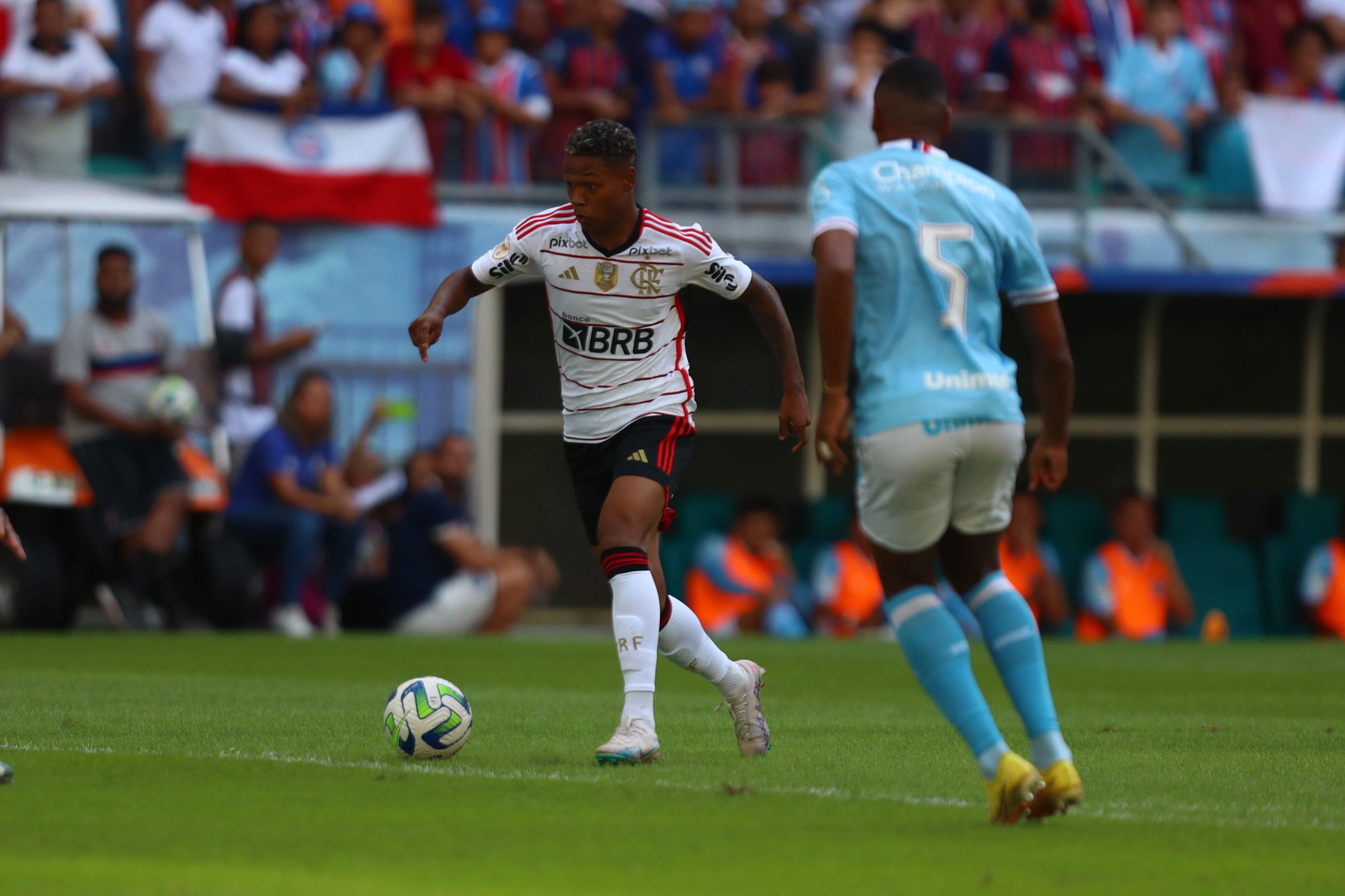 Flamengo informa condição física de atletas substituídos por lesão no intervalo da vitória sobre o Bahia