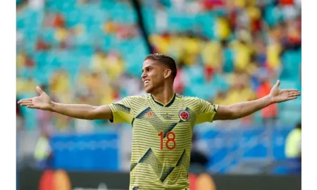 Cuellar em ação pela seleção colombiana